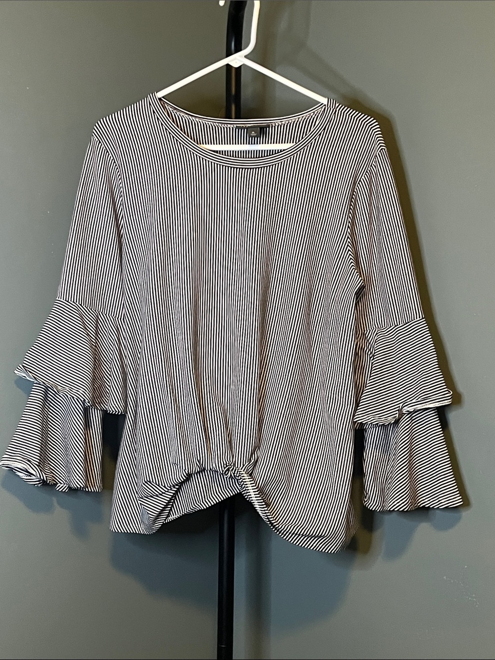 BOLD elements Black & White Striped Ruffle Sleeve Knot Front Top